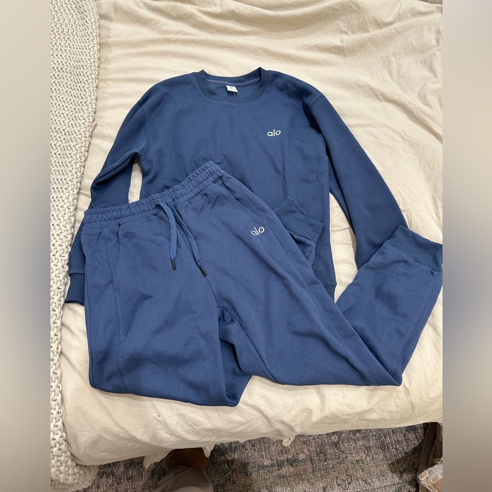 Alo Yoga Navy Set